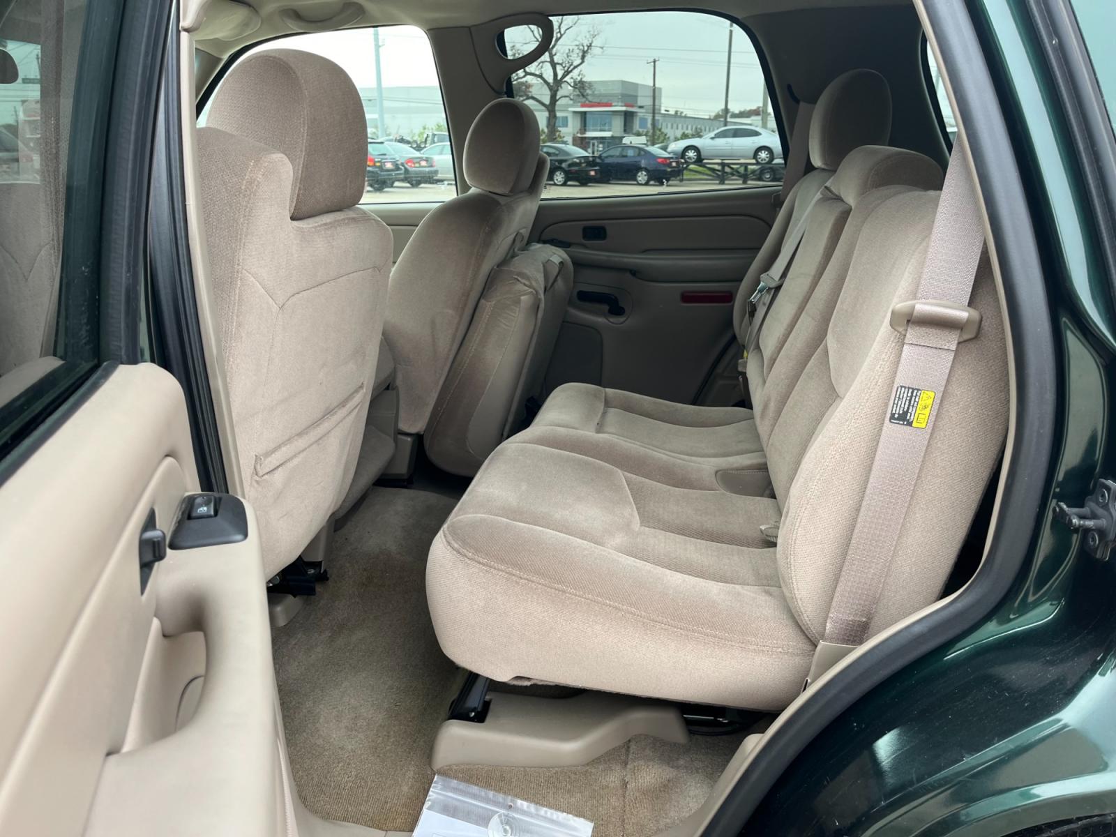 2004 green /TAN GMC Yukon 2WD (1GKEC13V94R) with an 4.8L V8 OHV 16V engine, 4-Speed Automatic Overdrive transmission, located at 14700 Tomball Parkway 249, Houston, TX, 77086, (281) 444-2200, 29.928619, -95.504074 - Photo #9